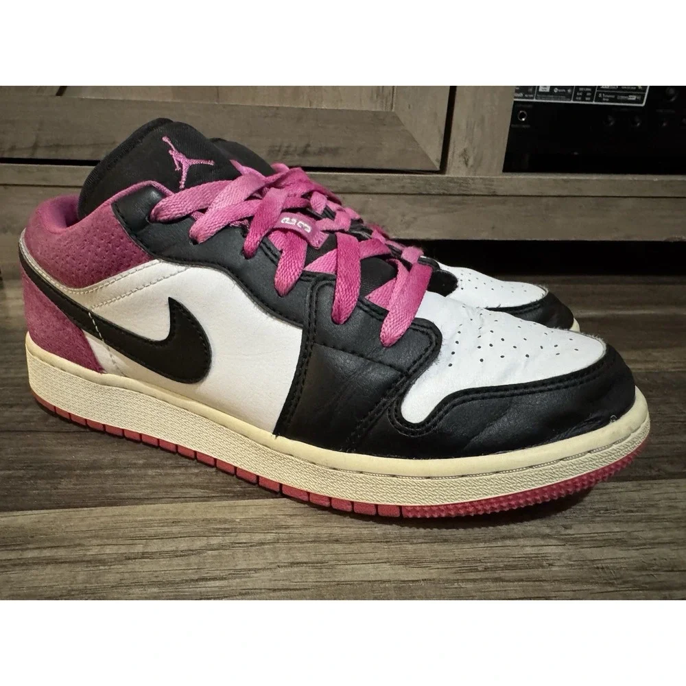 Nike Air Jordan 1‎ Low Black Active Fuchsia GS CT1564-005 Youth Size 6.5y